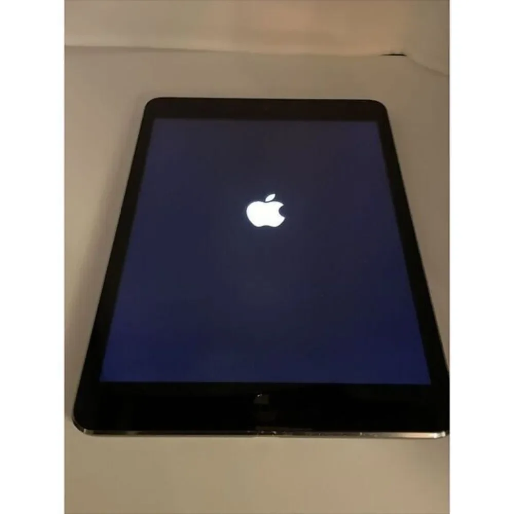 Apple iPad mini 2 Space Gray A1489 - Stuck‎ On Apple Screen